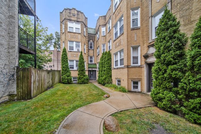 $169,000 | 6508 North Richmond Street, Unit 3B | West Rogers Park