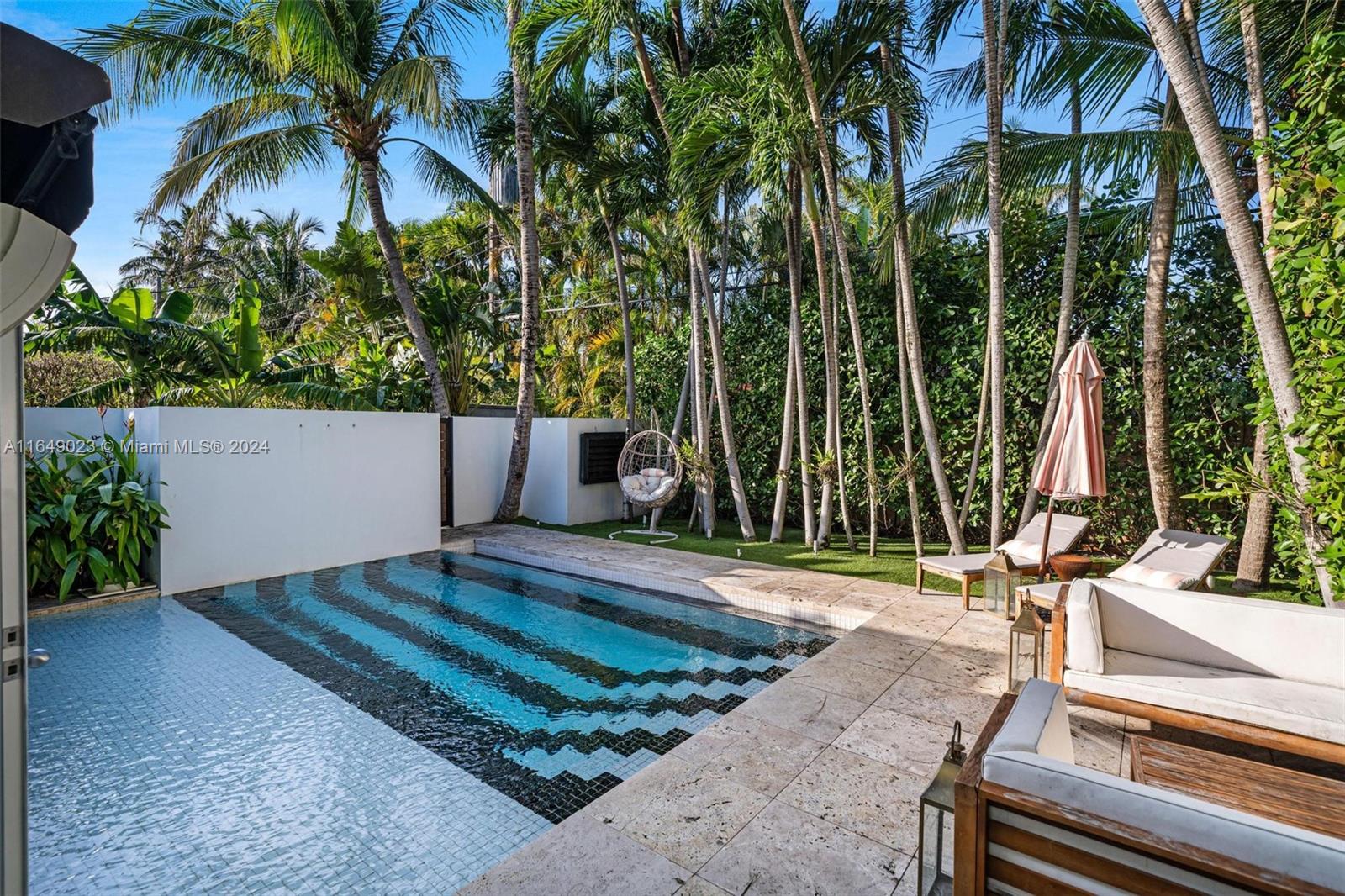 a view of a backyard with palm trees