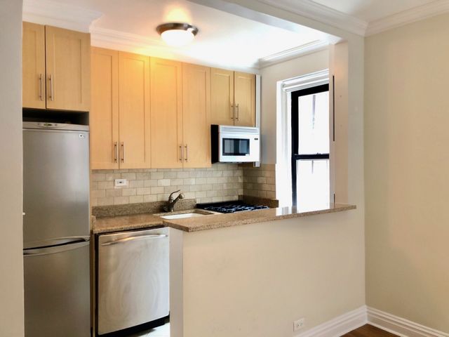 $3,995 | 8 Gramercy Park South, Unit 2C | Gramercy