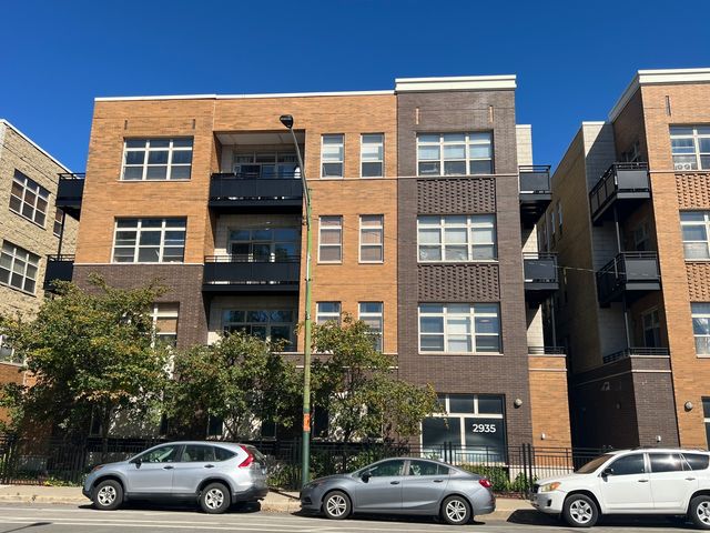 $2,600 | 2935 North Clybourn Avenue, Unit 403 | Welbourn Row