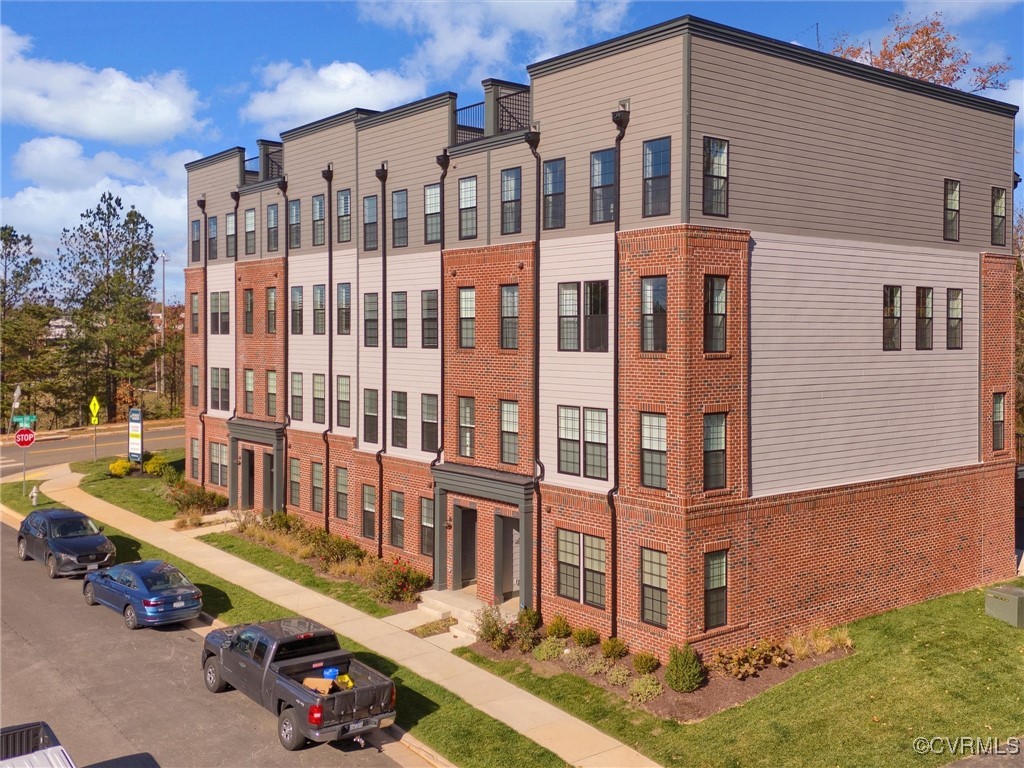 a large building with a lot of windows