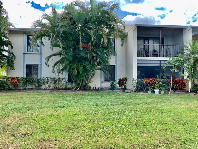 $265,000 | 1115 Green Pine Boulevard, Unit A1 | The Villages of Palm Beach Lakes