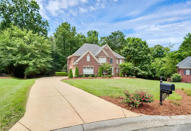 $900,000 | 508 Cobbs Glen Court | Laurel Creek