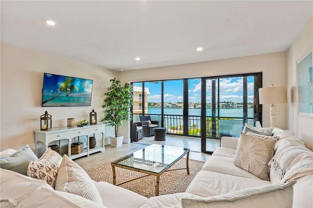 $1,585,000 | 3430 Gulf Shore Boulevard North, Unit 3A | Moorings