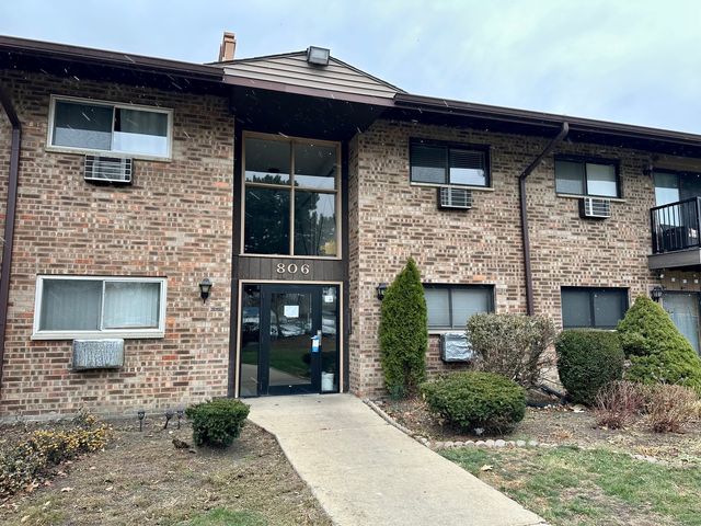 $239,900 | 806 East Old Willow Road, Unit 109 | Prospect Heights