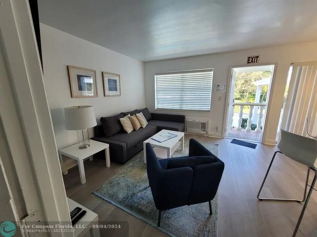 $1,675 | 3226 Northeast 12th Street, Unit 7 | Beach