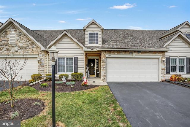 $349,900 | 224 Brookridge Court | Skyline View