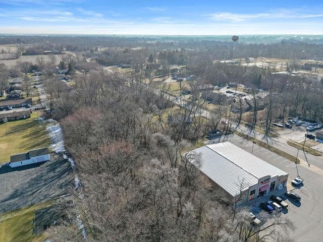 $500,000 | 130 East Division Road | De Motte