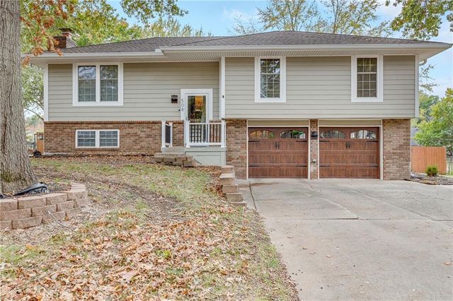 $299,000 | 508 Northwest Chateau Drive | Blue Springs