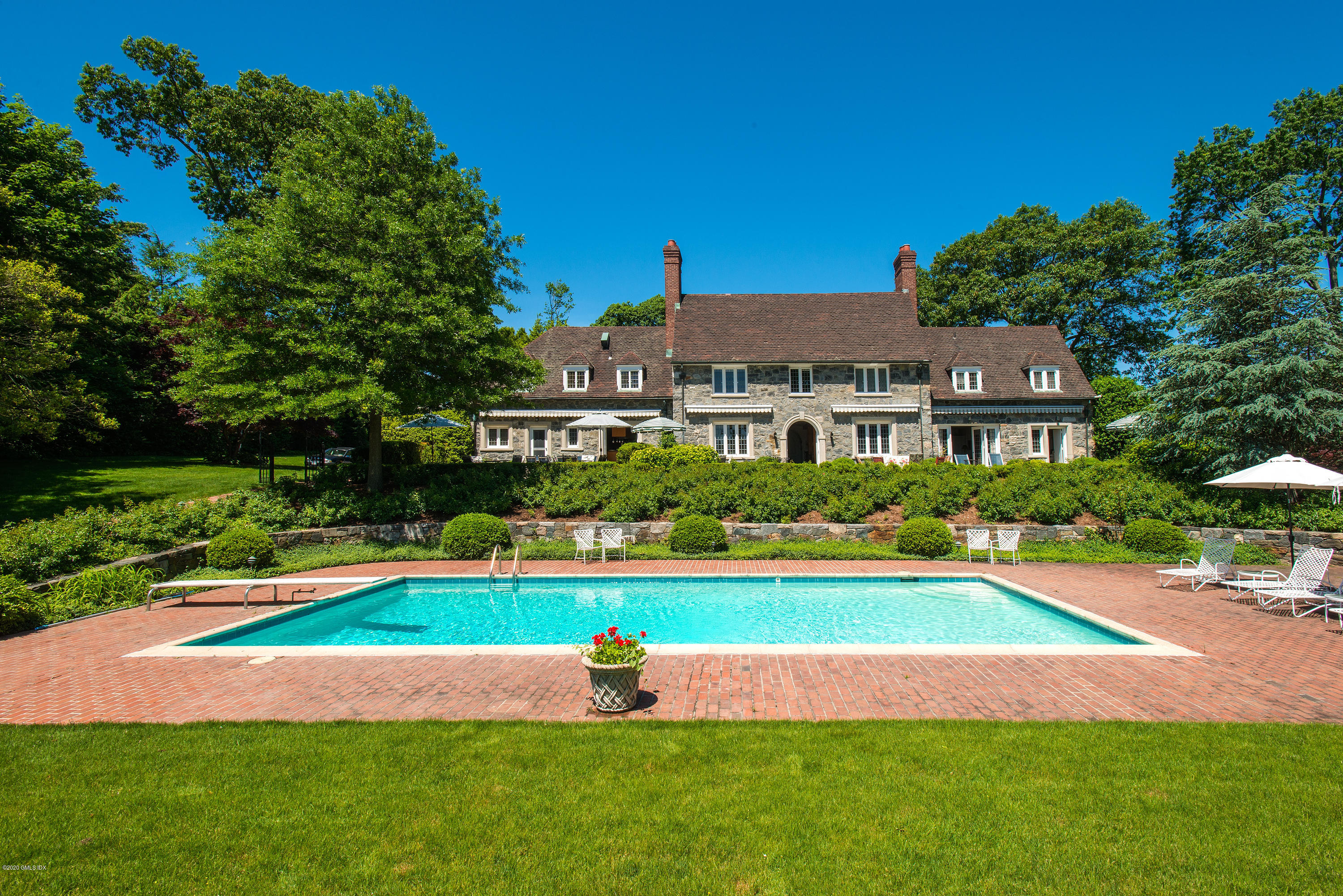 140 Greenwich Ave, Greenwich, CT 06830