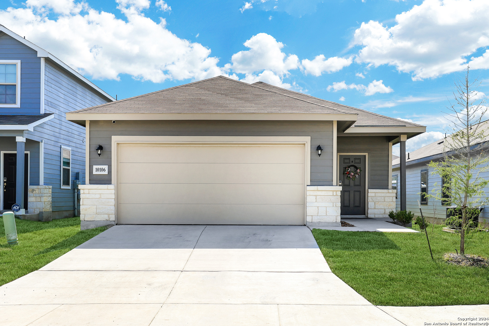 a front view of house with yard