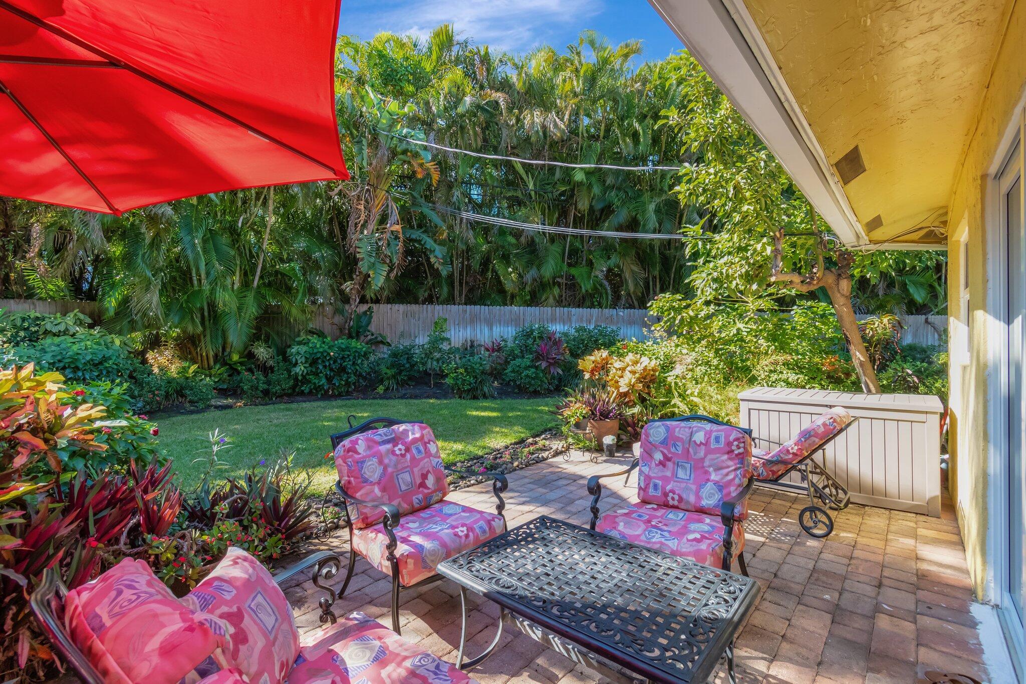 a view of a chairs and table in backyard