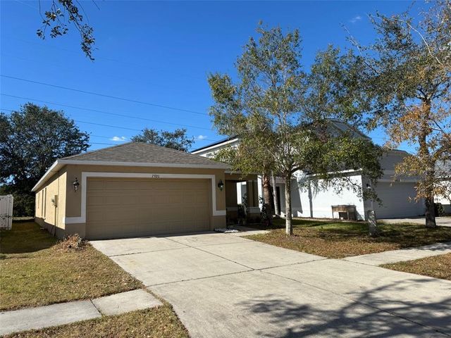 $310,000 | 7920 Carriage Pointe Drive | Gibsonton