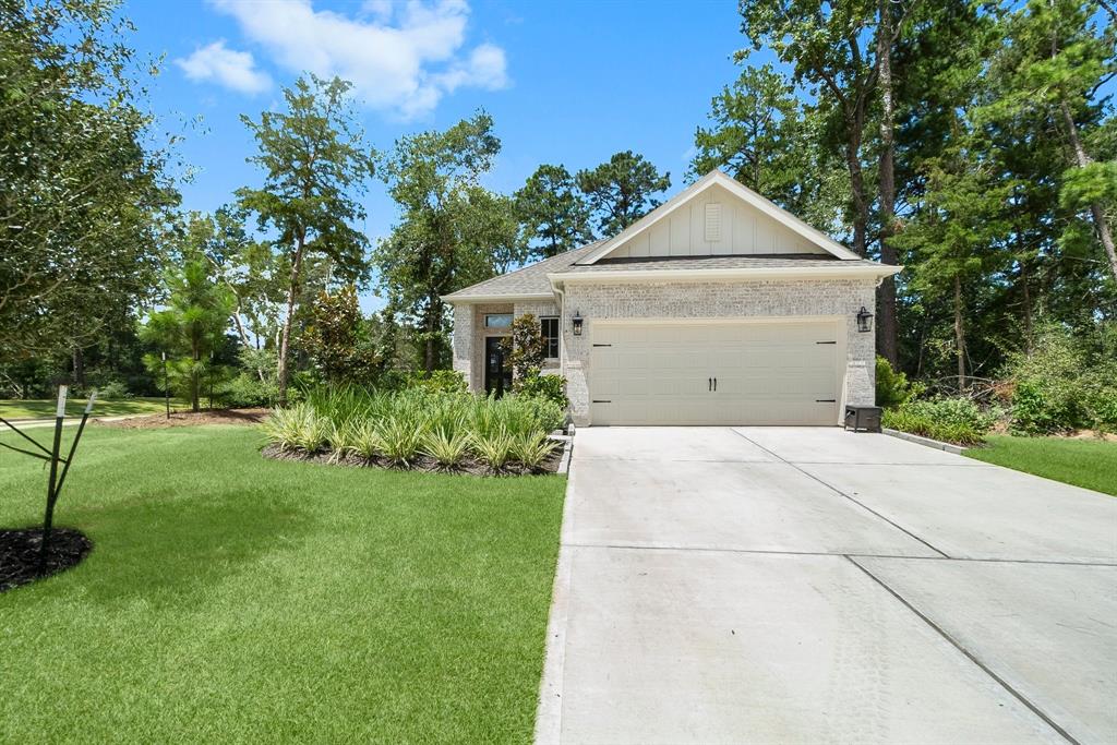 Welcome Home! Extended long driveway.