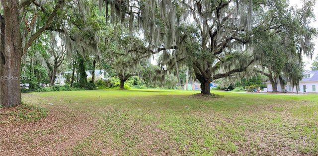 $320,000 | 1237 Ribaut Road | Beaufort