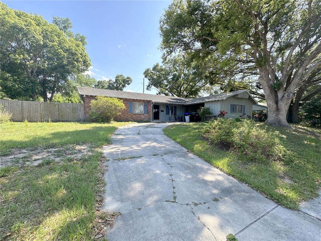 a view of a house with a yard