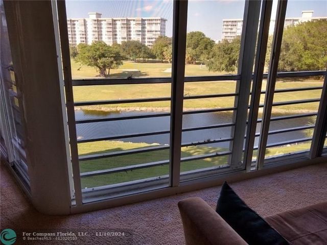 $2,250 | 555 Oaks Lane, Unit 405 | Palm Aire