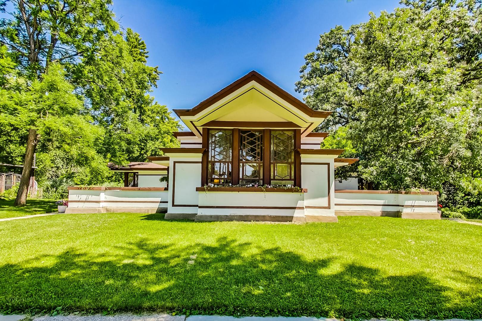 a view of house with garden and trees