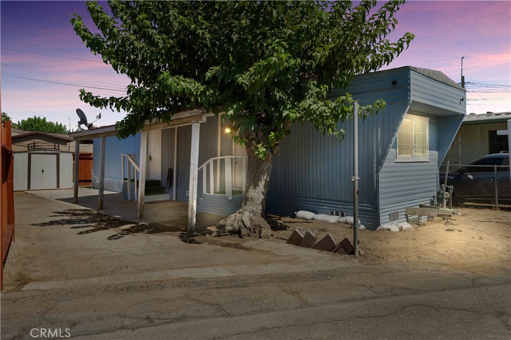 a front view of house with yard