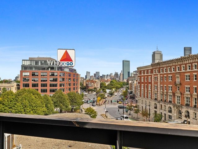 $829,000 | 566 Commonwealth Avenue, Unit 602 | Fenway