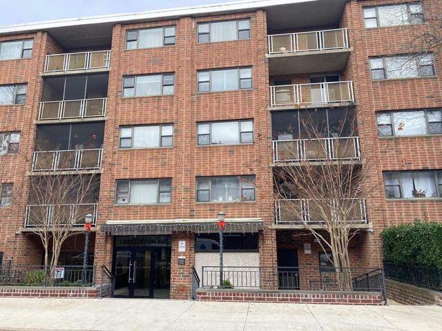 $329,999 | 100 Clinton Avenue, Unit 3A | Mineola