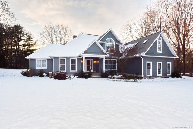 $579,000 | 87 Viola Drive | East Hampton Center