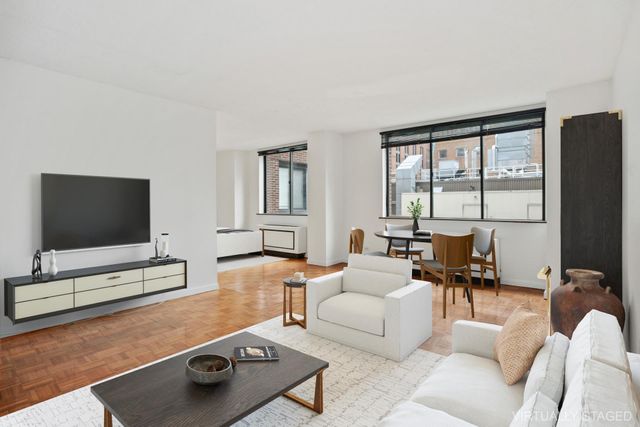 $849,000 | 45 West 67th Street, Unit 9E | Upper West Side