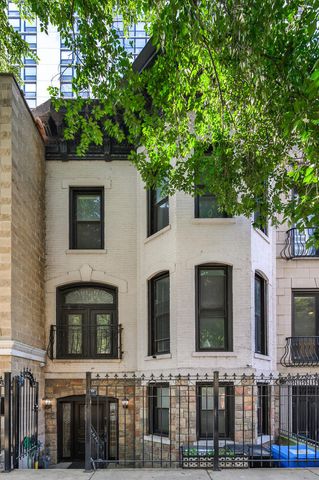 $1,500,000 | 109 West Elm Street | Near North Side