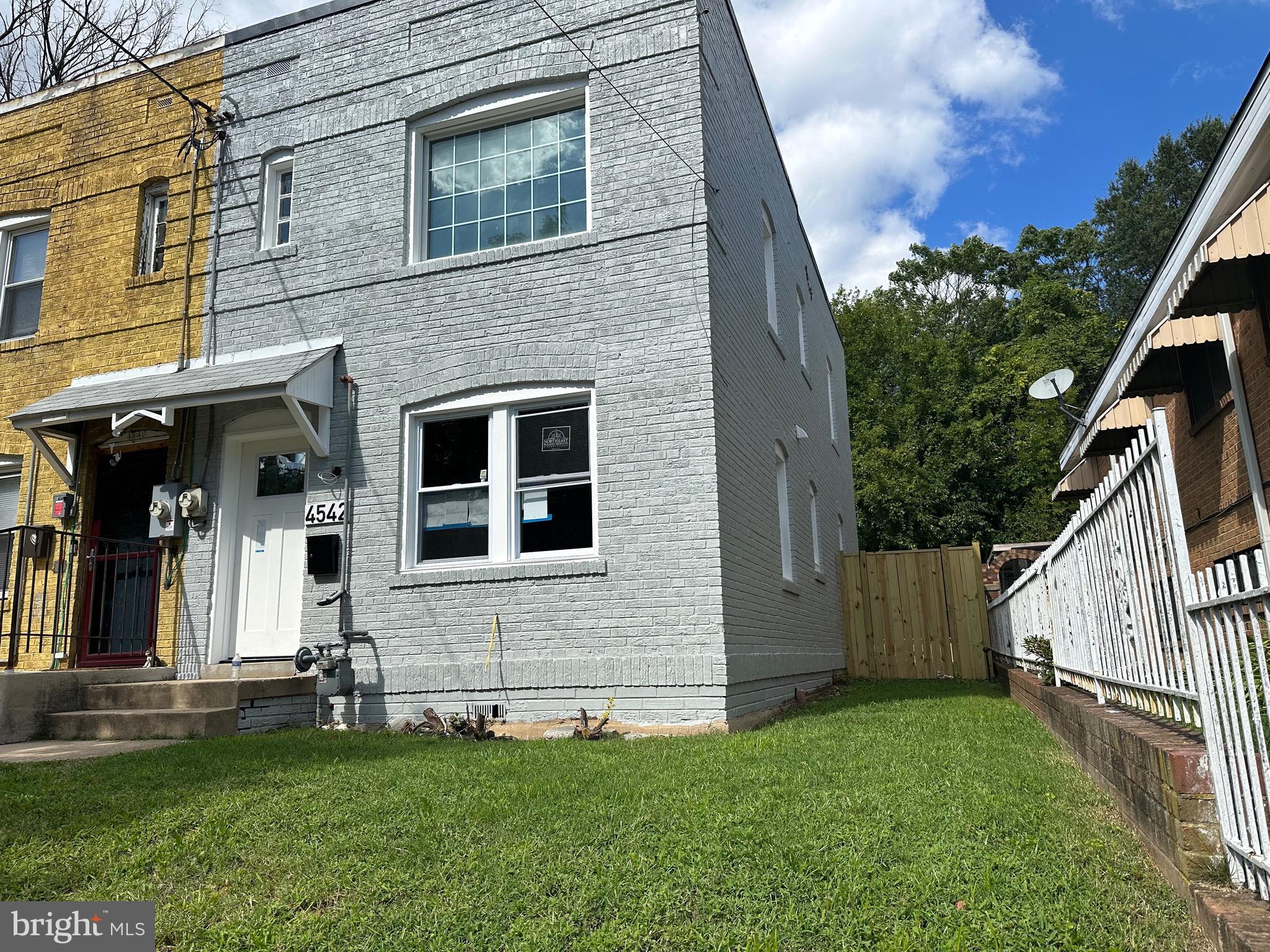 a view of house with backyard