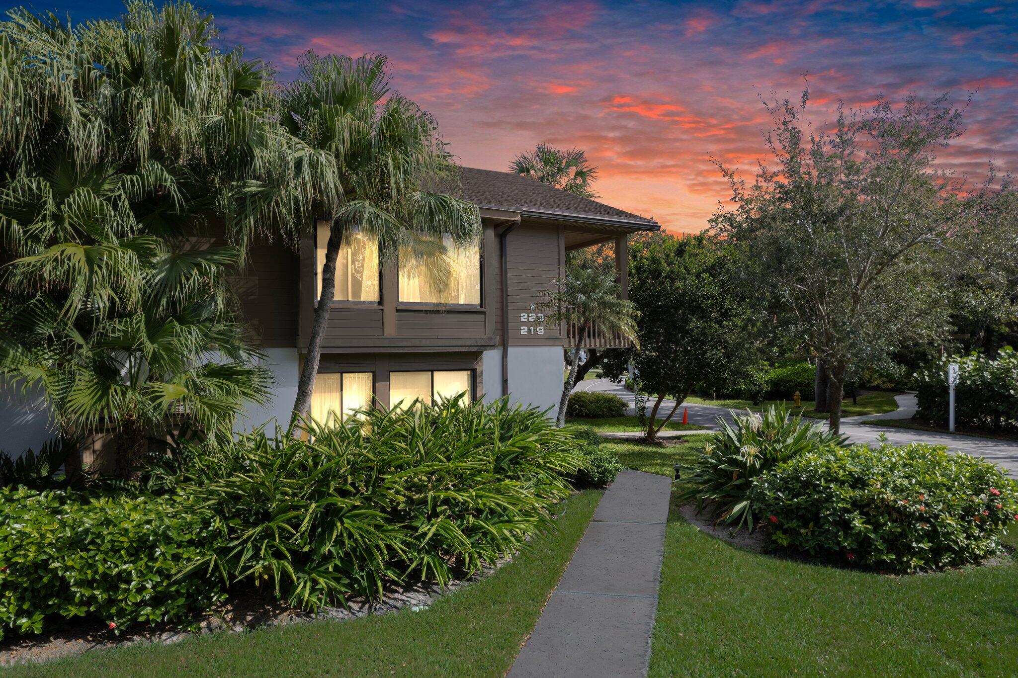 a view of house with a yard