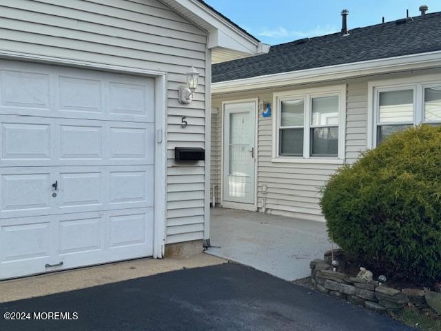 a view of a house with a garage