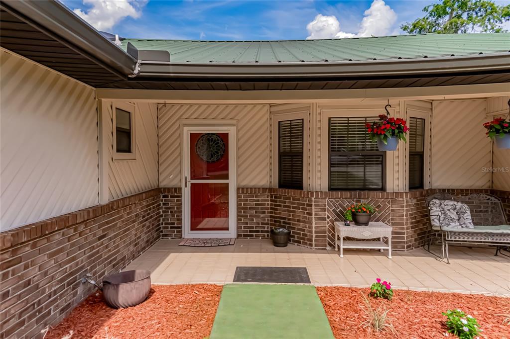 a view of entryway with outdoor seating