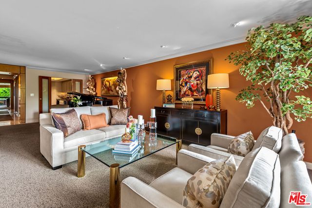 $1,395,000 | 851 North Kings Road, Unit 207 | West Hollywood Vicinity