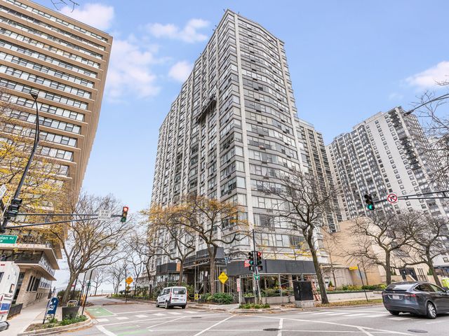 $299,000 | 5757 North Sheridan Road, Unit 17A | Beach Point Towers