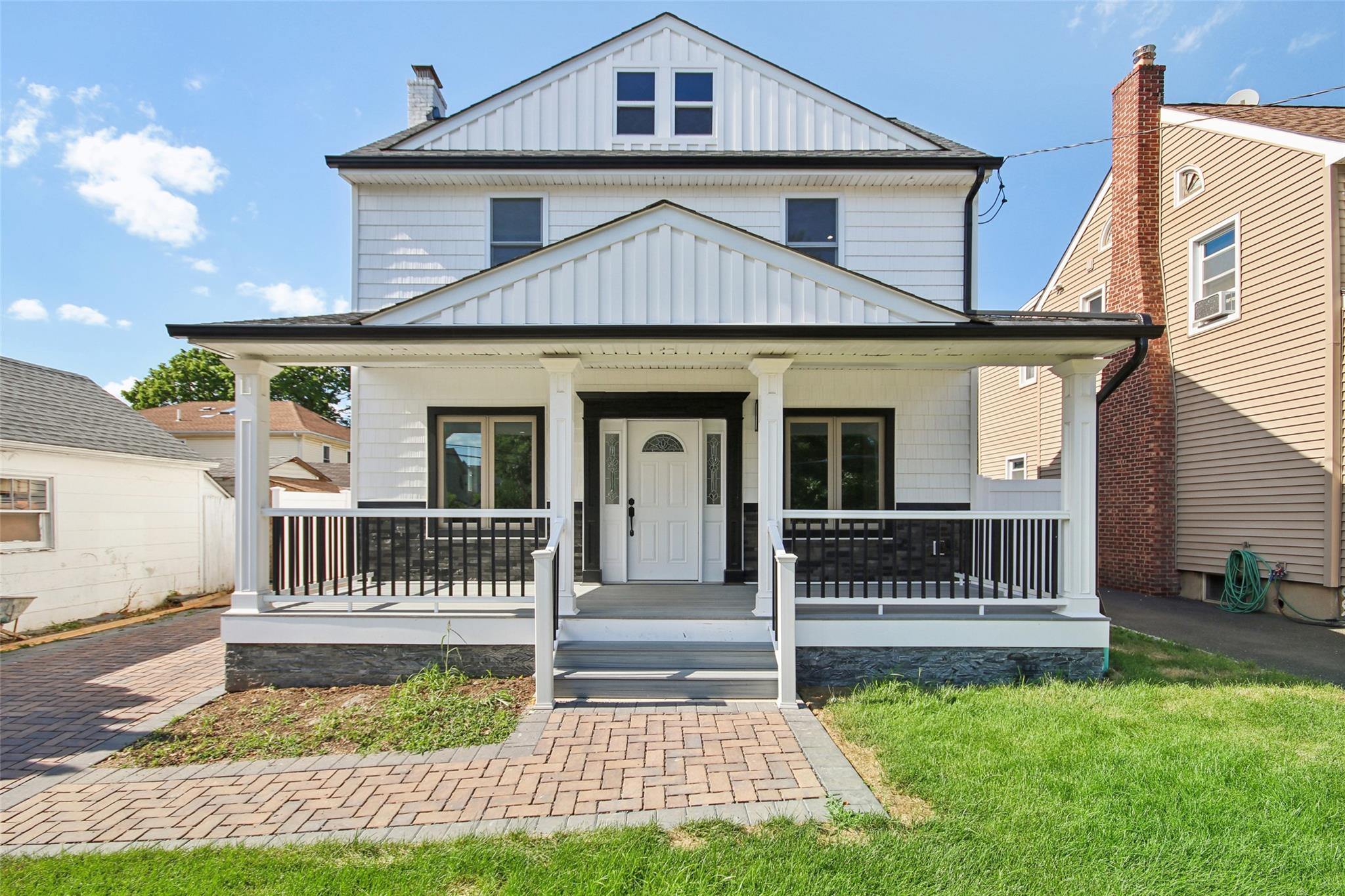 View of front facade with a porch