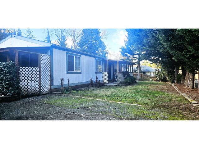 $299,000 | 874 South Main Street | Canyonville