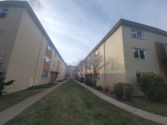 $195,000 | 6022 North Avondale Avenue, Unit 3N | Norwood Park