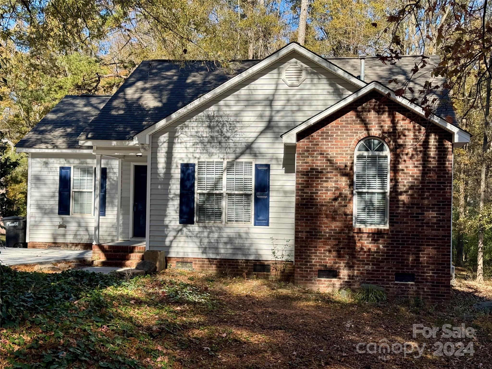 a view of house with a yard