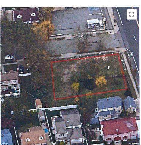 $950,000 | 847 Willis Avenue | Albertson