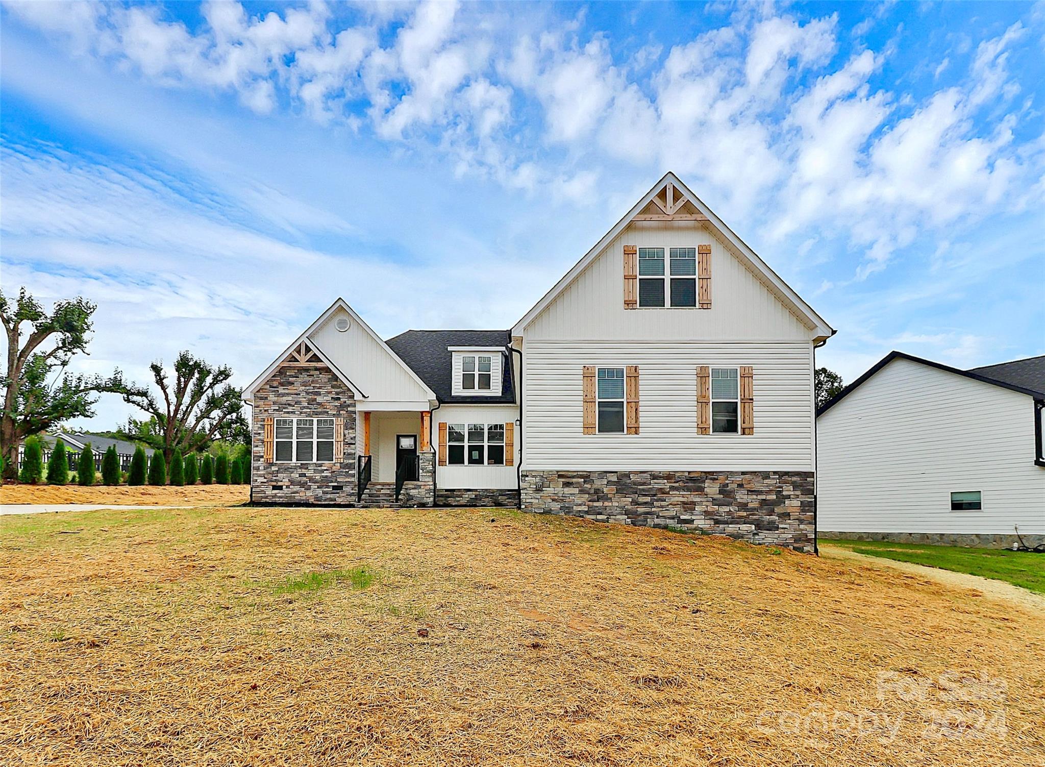 a view of a house with a yard