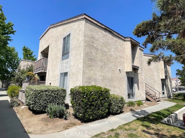 a view of a back yard of the house