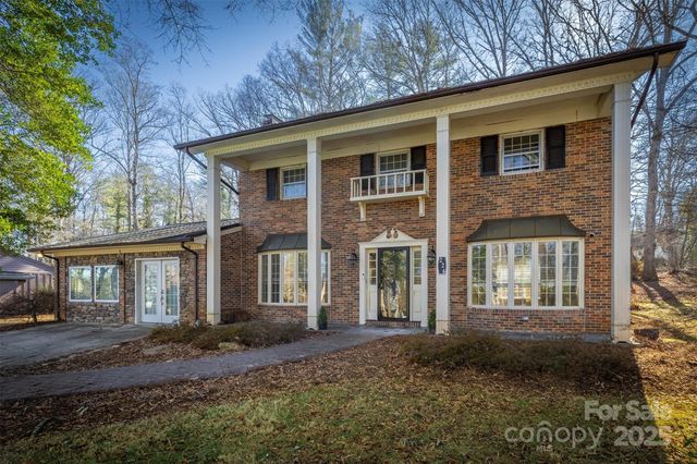 $474,900 | 224 Camelot Drive | Morganton