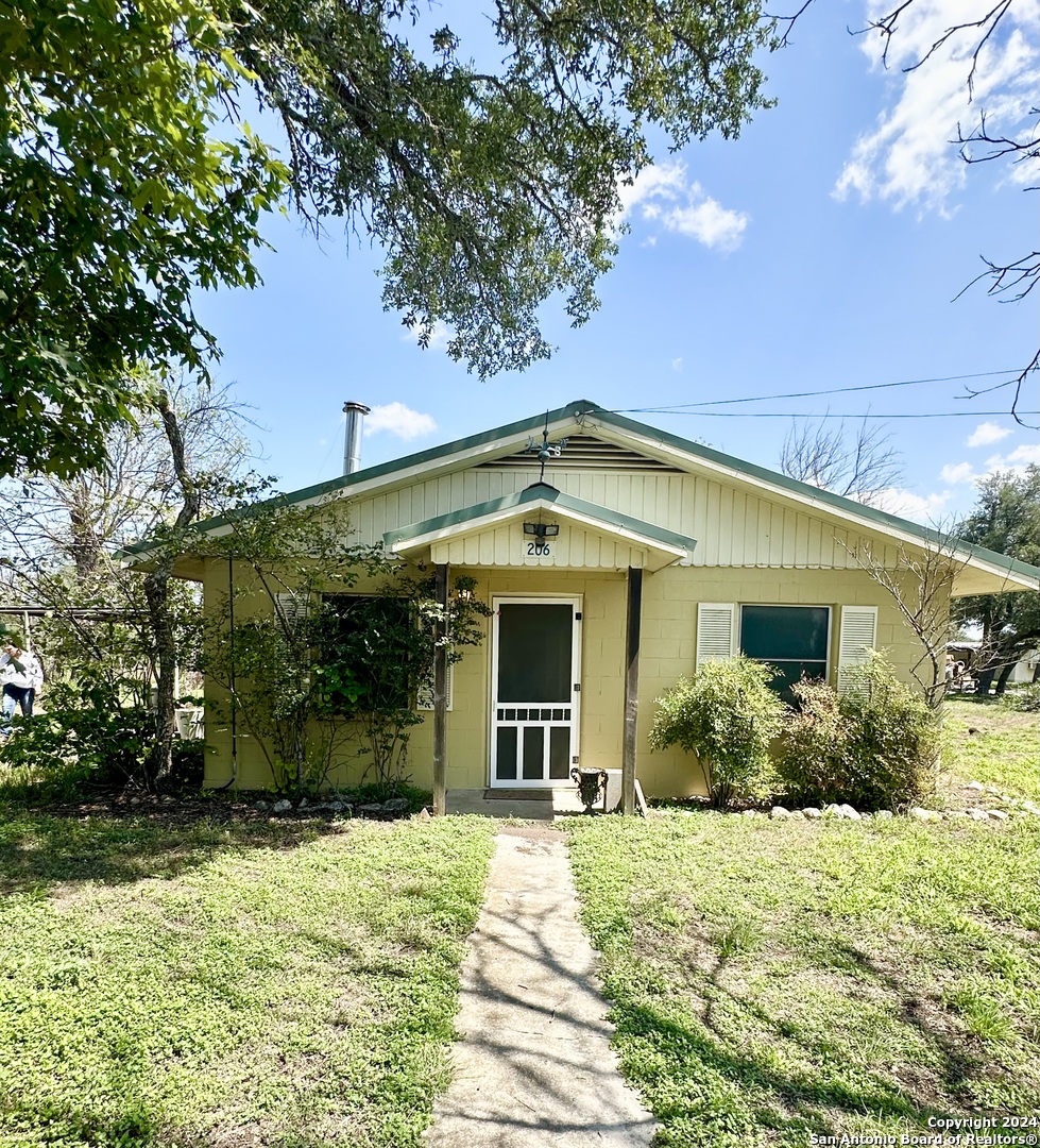 a view of a house with a yard