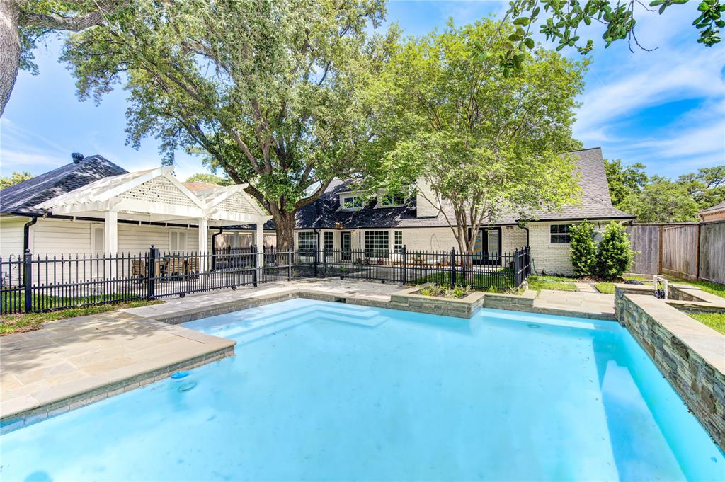 a view of a house with swimming pool and sitting area