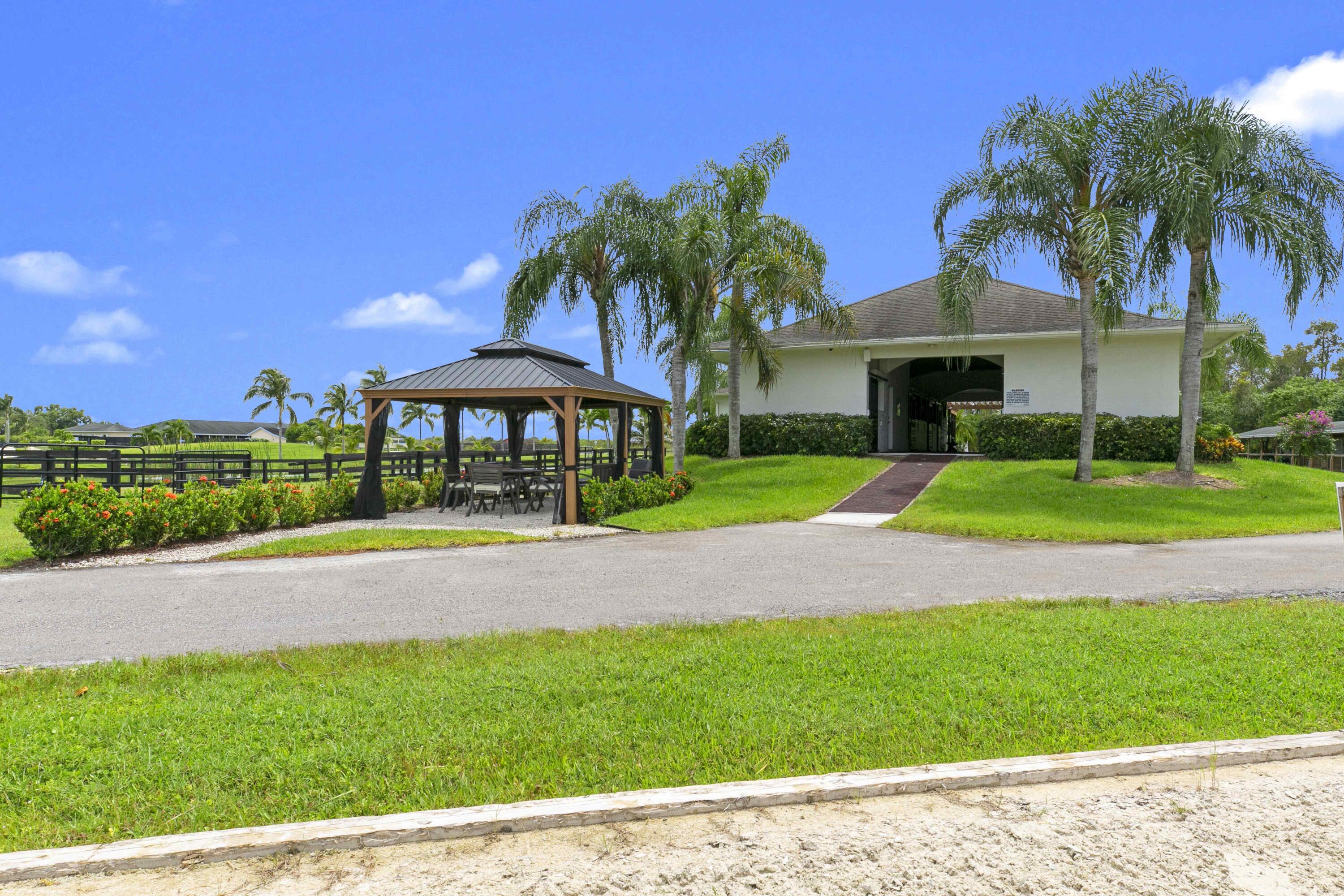 a view of outdoor space yard and porch