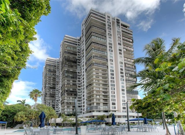 $4,200 | 2333 Brickell Avenue, Unit 1212 | Brickell Bay Club