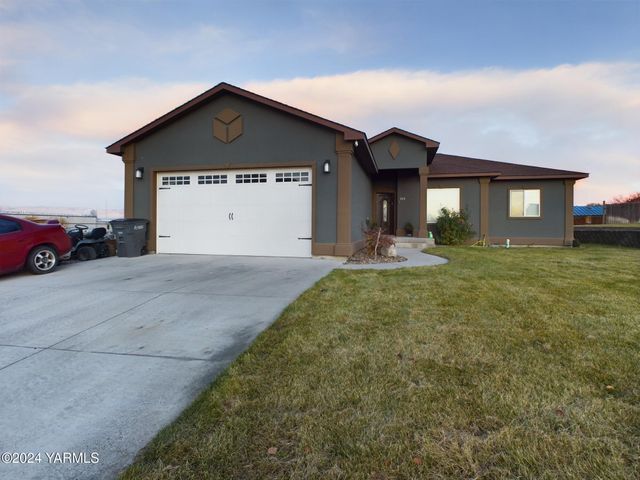 $419,000 | 324 Ivone Drive | Sunnyside