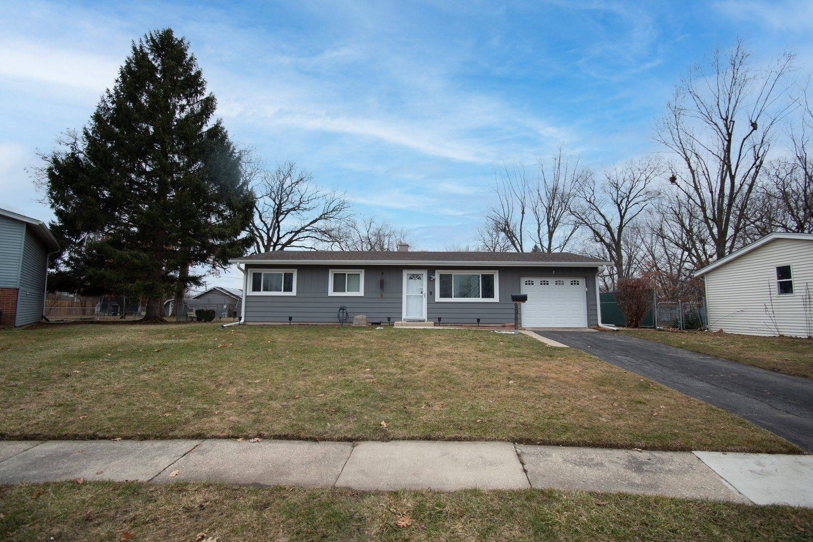 a view of a house with a yard