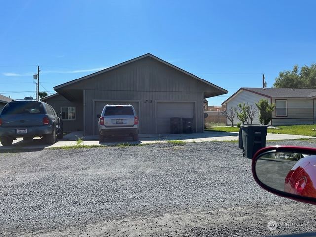 $439,900 | 1715 West Bemis Street | Moses Lake