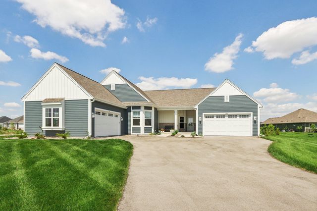 $664,900 | 1380 Prairie Creek Boulevard, Unit 16 | Oconomowoc